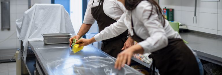 como limpiar una cocina de restaurante