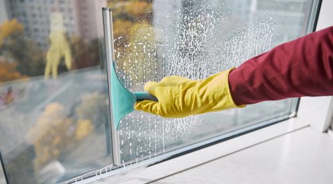 como limpiar ventanas corredizas para dejarlas impecables