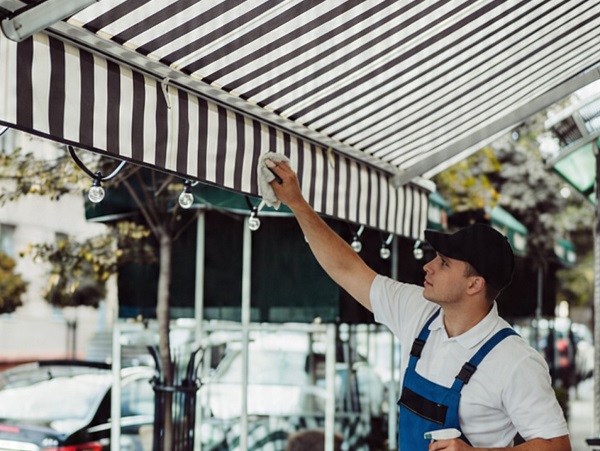limpieza profesional de toldos y pergolas